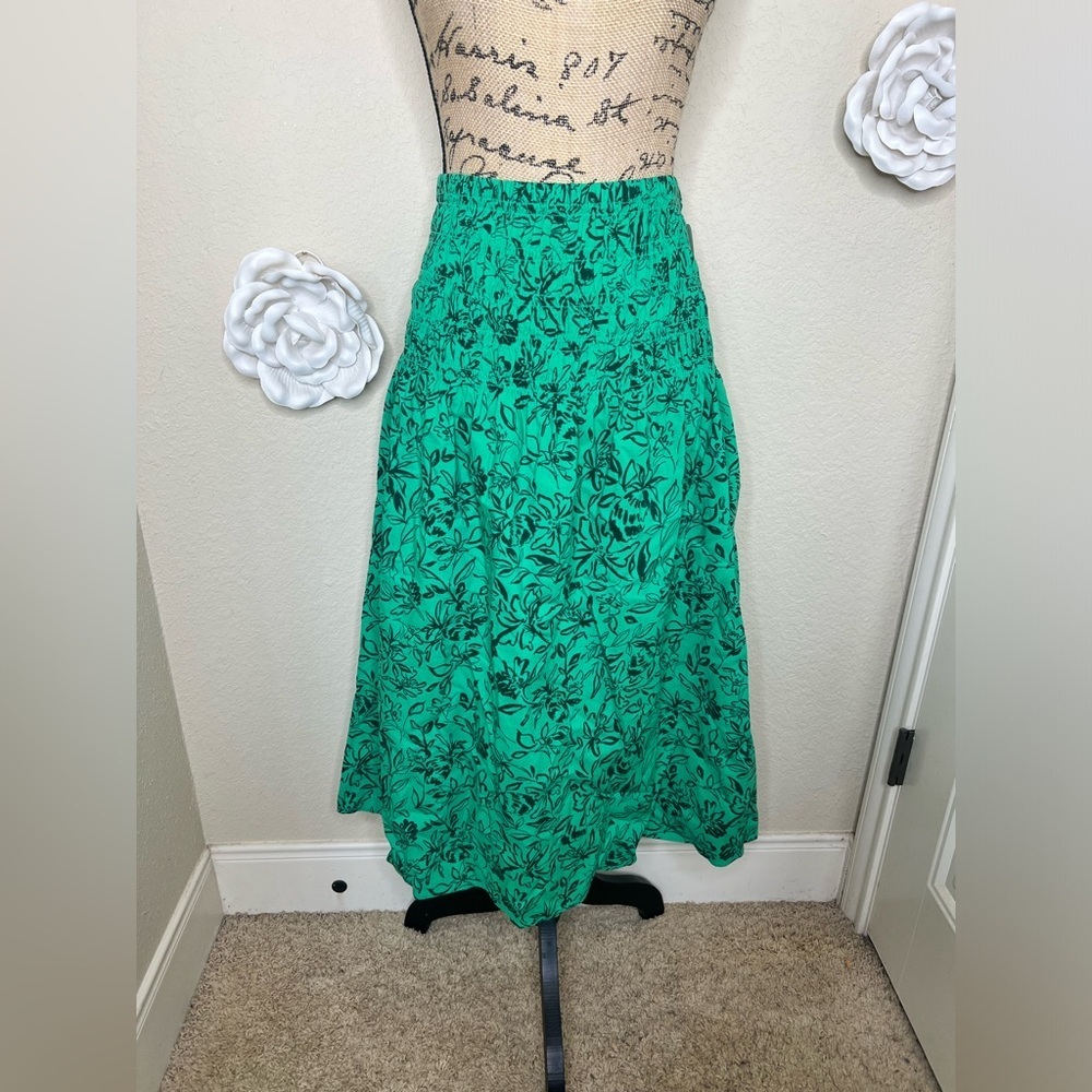 Isabel Maternity Green Floral Elastic Smocked Waist Skirt NWT Sz M